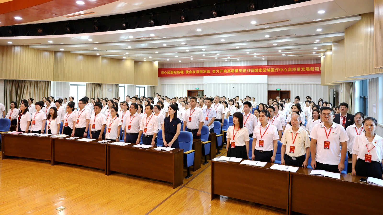 第一次党员大会 现场景2_副本.jpg
