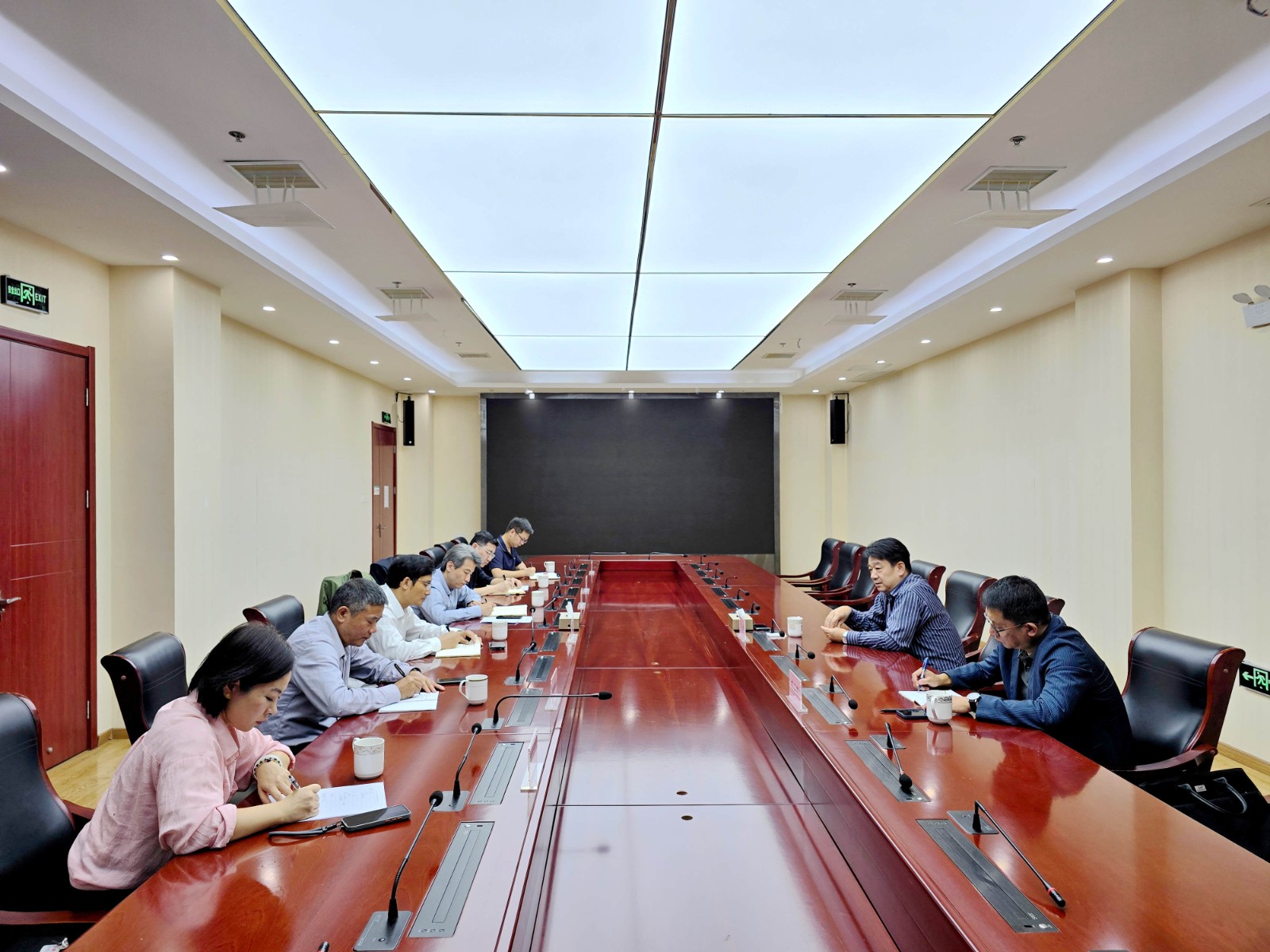 座谈会1012.jpg 座谈会1012.jpg
