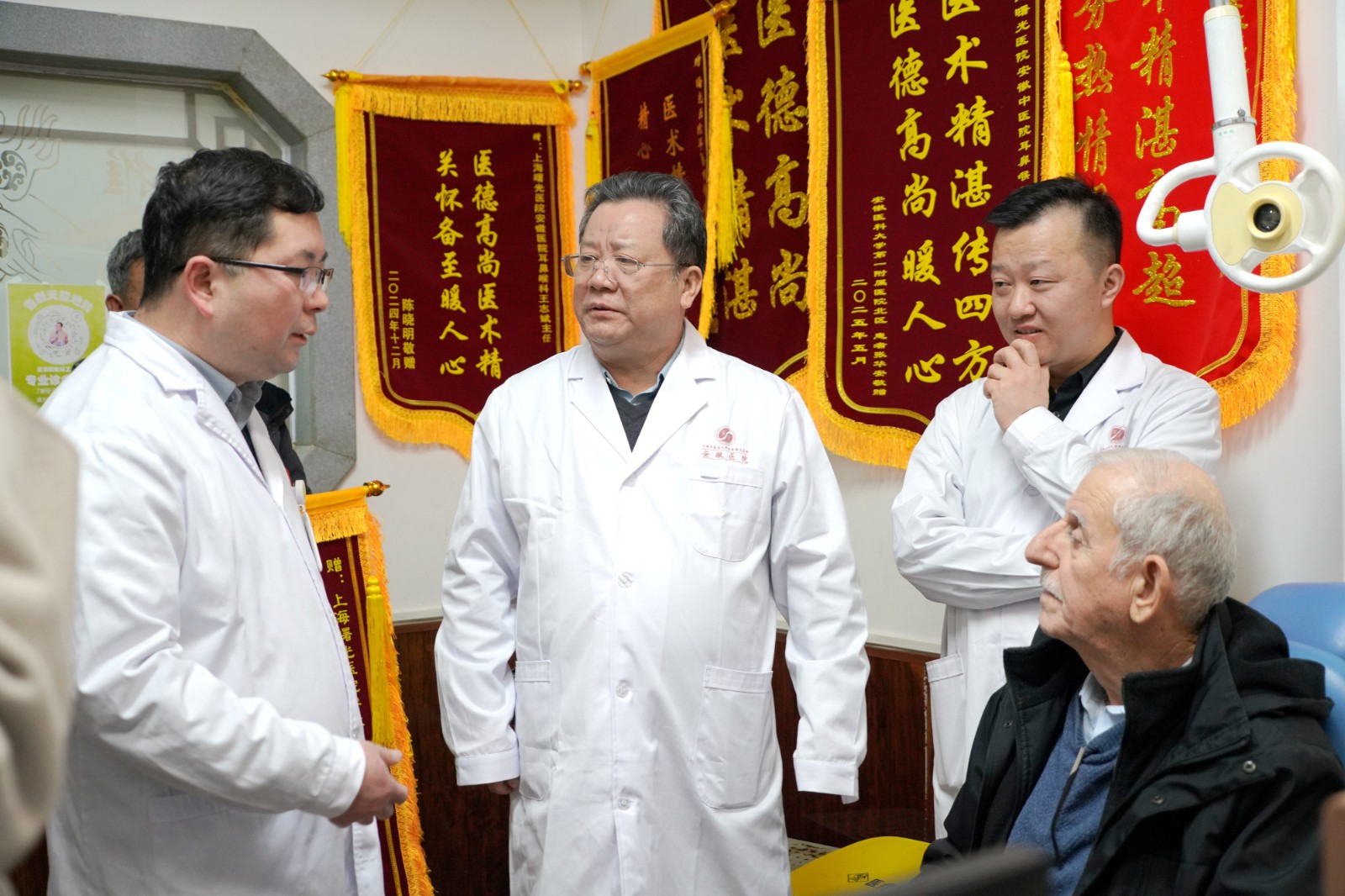 2.6 “1+1+1”诊疗模式为约旦国际友人检查.jpg