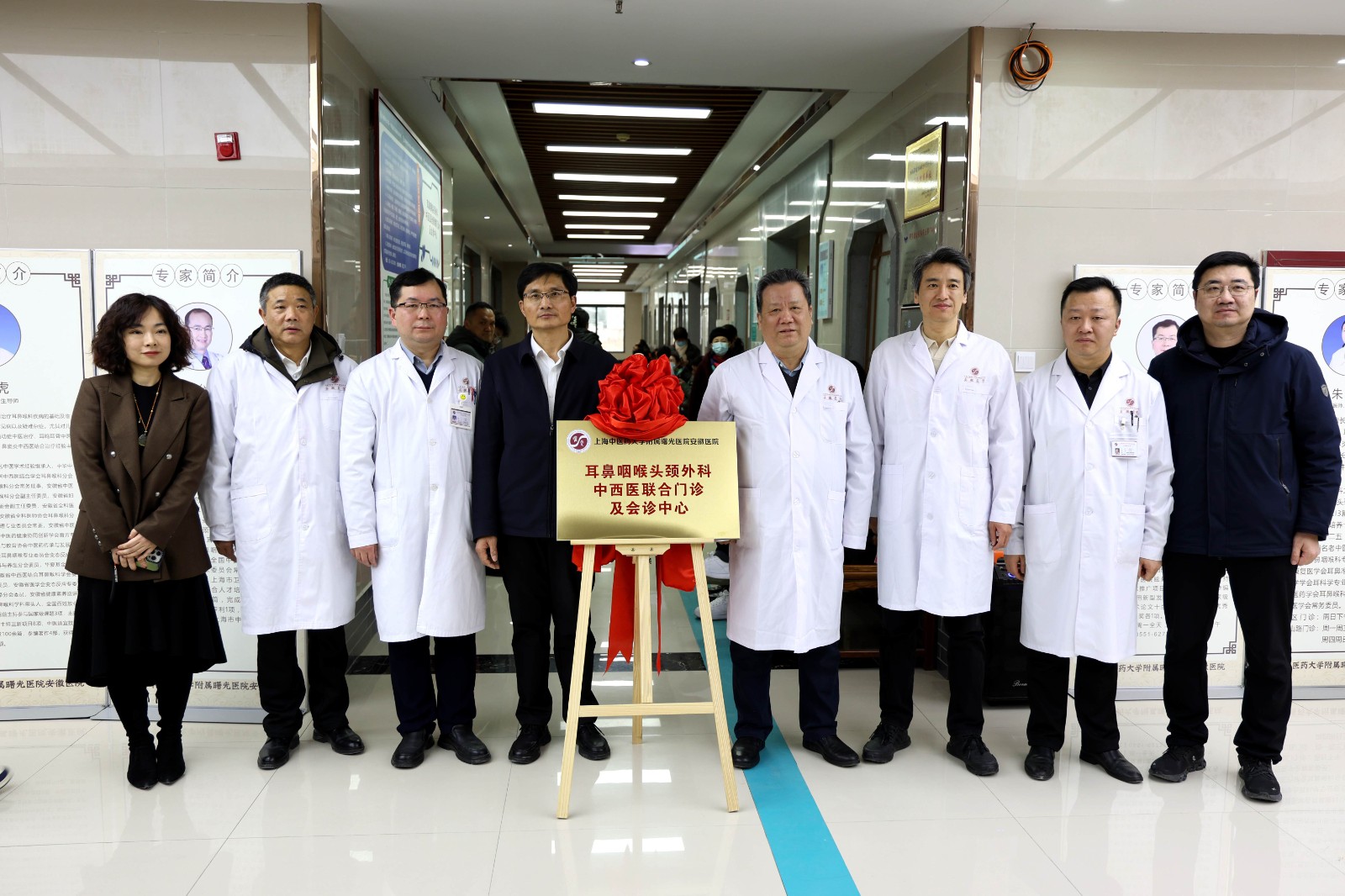 2.6 共同揭牌并合影留念.jpeg