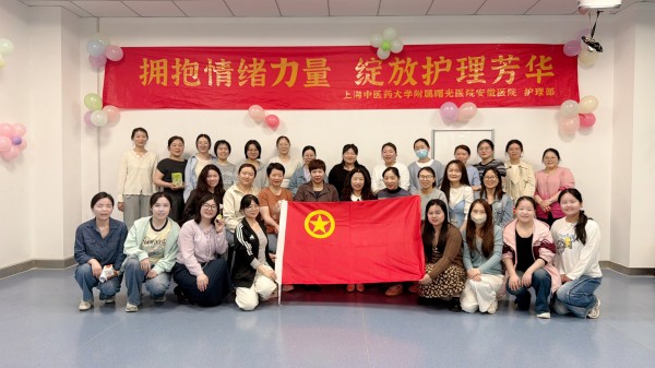 活动合影.jpg 活动合影.jpg